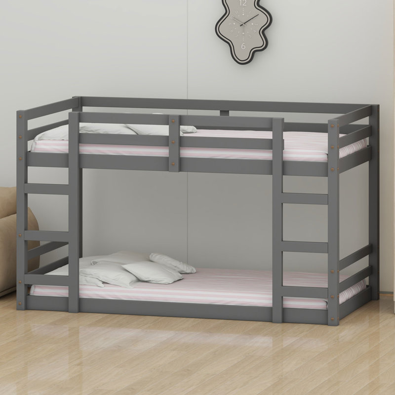 Le lit superposé avec échelle offre une durabilité exceptionnelle et une silhouette épurée pour les chambres partagées., Gris