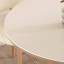 Table et chaise de salle à manger vintage de style crème rétro-106445884