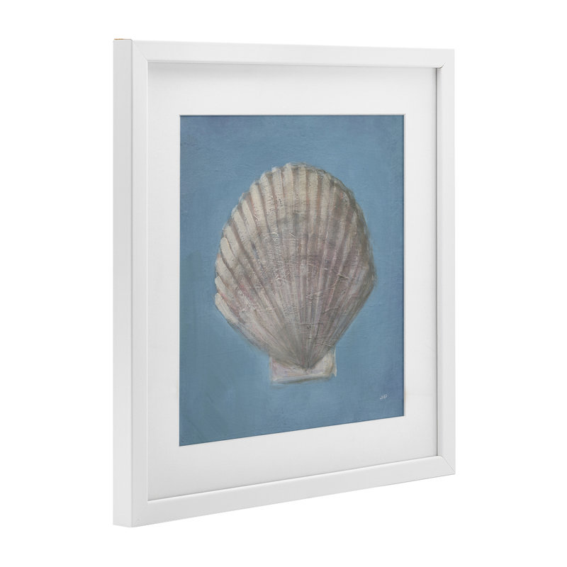 «Soft Sea Clam Shell», reproduction sous verre encadrée, design par Julia Purinton, H 16 po x l 16 po, Cadre blanc côtier