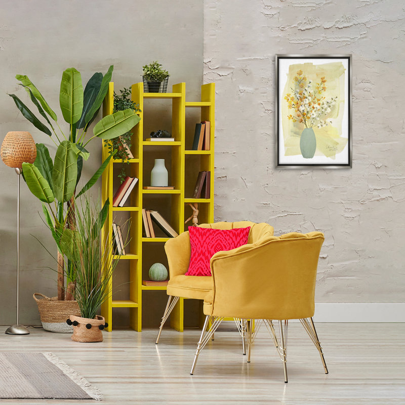 «Wildflowers Bloom Blue Vase» par Lanie Loreth, H 25 po x l 17 po, Cadre flottant gris lustré
