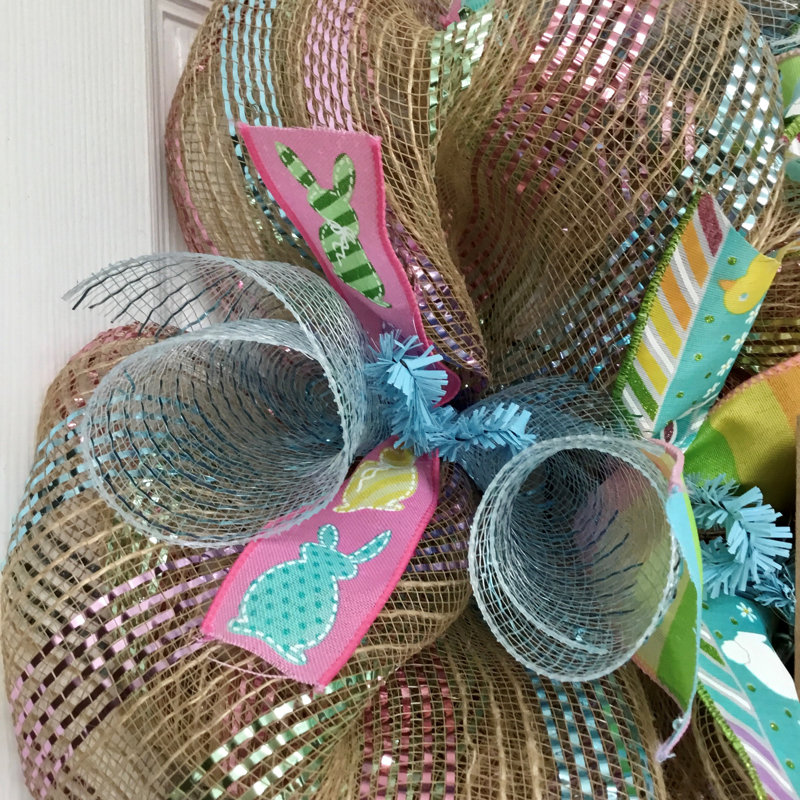 Couronne de ruban en toile de jute avec rayures pastel