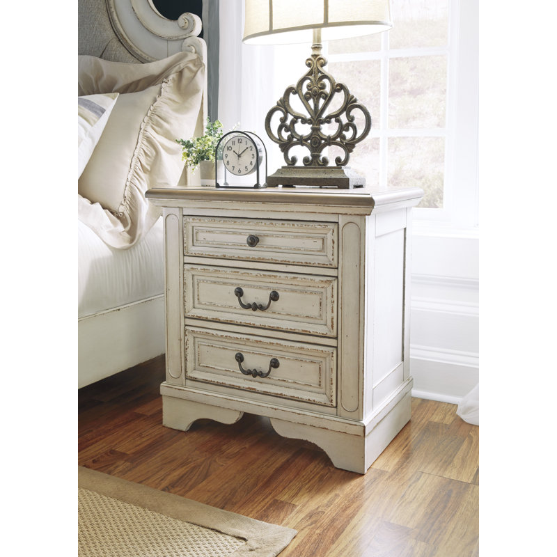 Grand lit, commode, miroir, commode et table de chevet Realyn