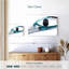 Sirpi balles sur une raquette de squash bleue-108929824