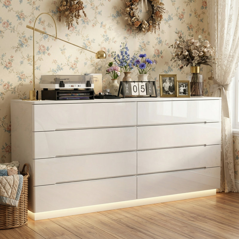 Commode à surface lustrée de 63 po de largeur avec 8 tiroirs, Blanc