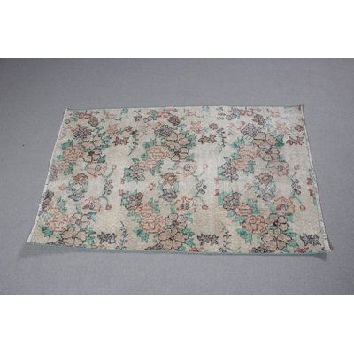 Charmant petit tapis turc beige en laine à motif floral, idéal pour les vestibules et les petits espaces