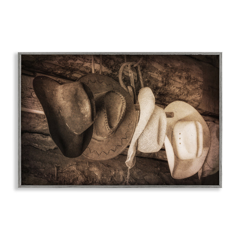 Rustic Cowboy Hats, estampe numérique encadrée par Danita Delimont, Estampe numérique Farmhouse, H 12 po x l 18 po