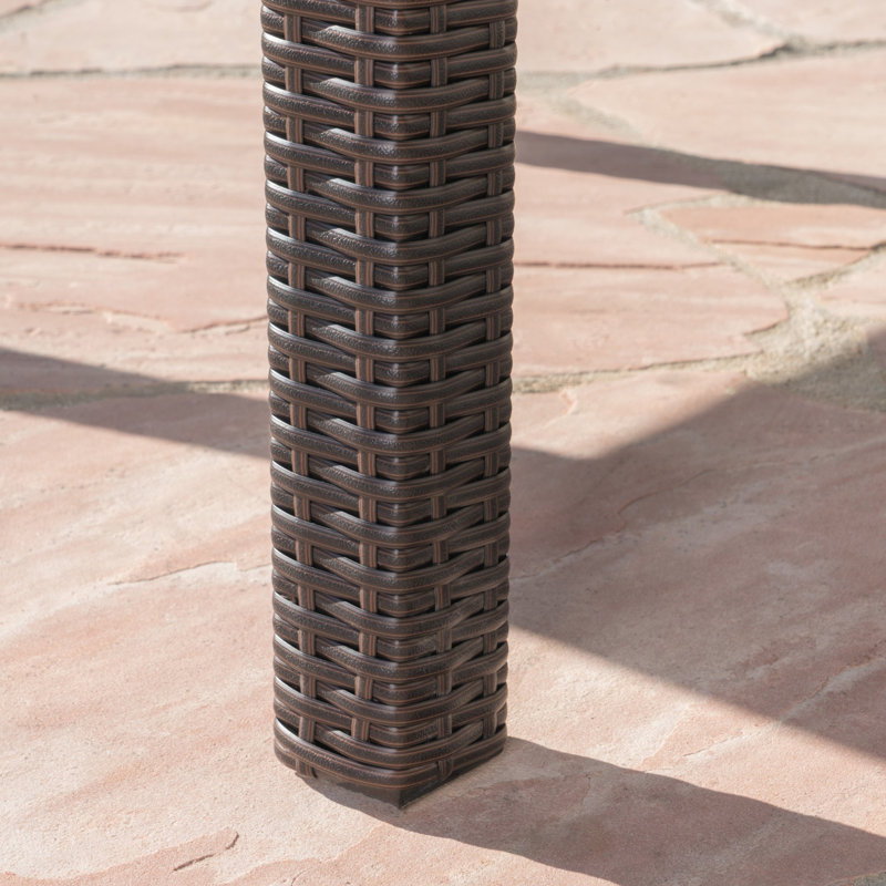 Table de salle à manger d'extérieur moderne en rotin carré de 64 po, table de patio carrée avec structure en fer robuste, conception en rotin toutes saisons pour la cour, le jardin et la piscine