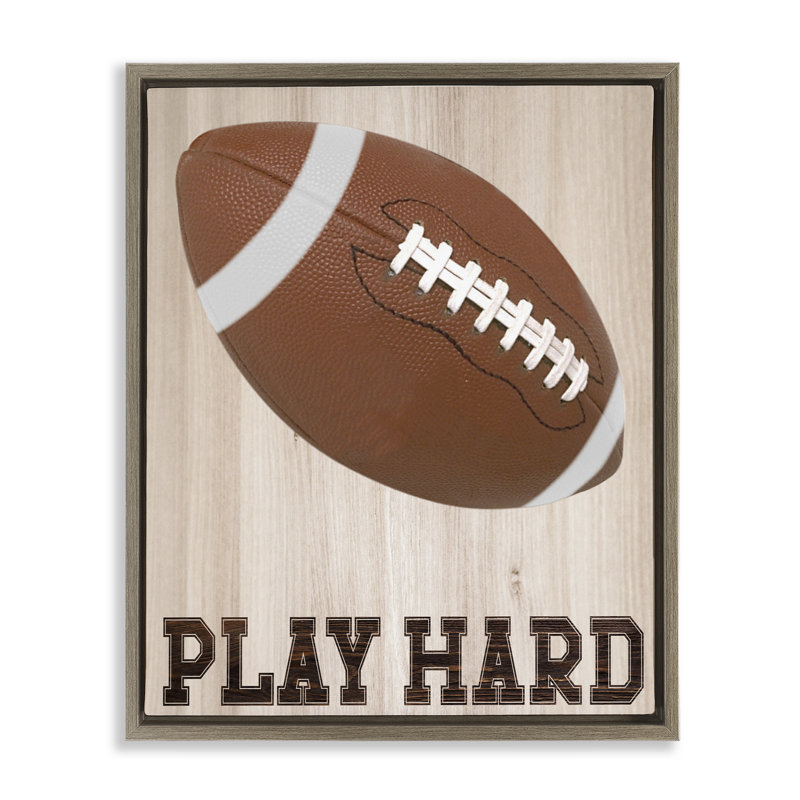 Cadre flottant Play Hard Football, design par Marcus Prime, H 21 po x l 17 po, Cadre flottant orme Montalcino