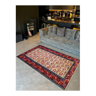 Tapis beige lavable à motifs traditionnels tissés