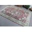 Élégant tapis de style turc avec motif floral bourgogne et vert menthe parfait pour n'importe quelle pièce