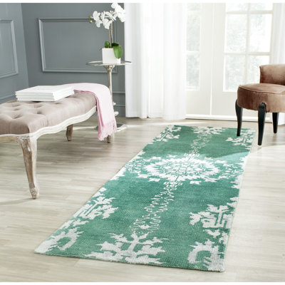 Stone Wash Hand Knotted Wool/Viscose/Cotton Floral Rug in Green/White