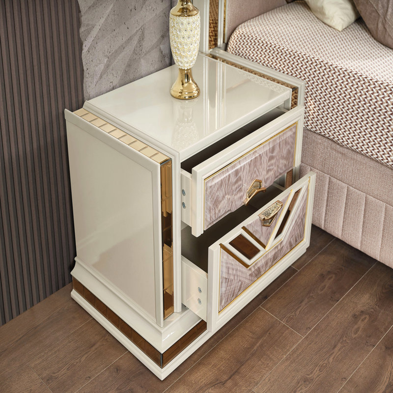 Table de chevet 2 tiroirs en bois beige, style moderne avec accents dorés