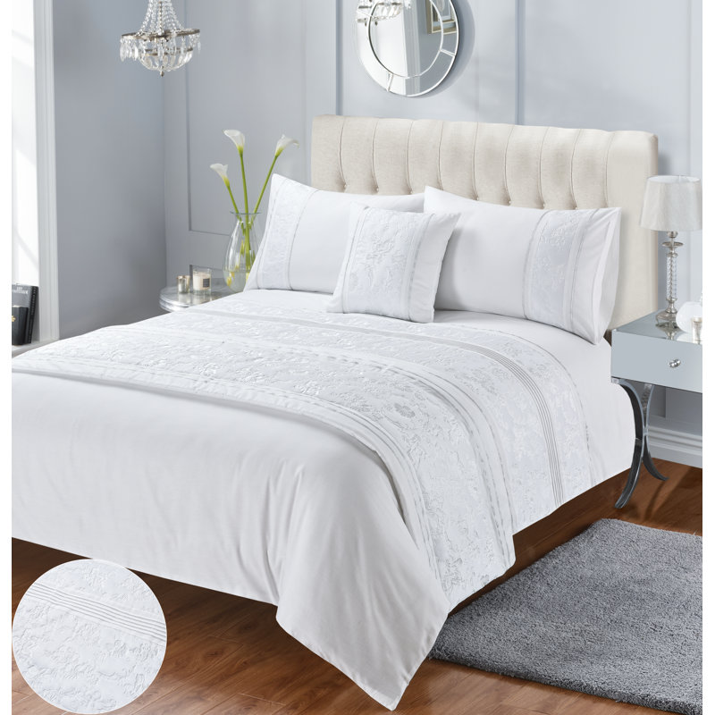 Jaelyn Bed Runner