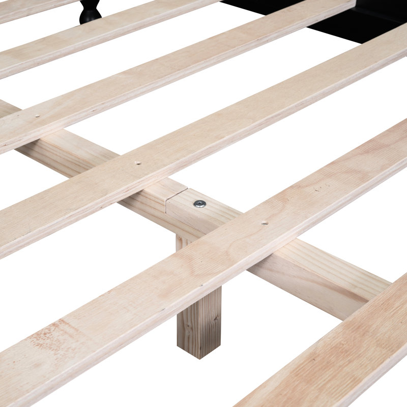 Lit plateforme double en bois au design rétro avec structure de support à lattes noires et lattes