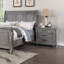 Mobilier de chambre à coucher contemporain contemporain moderne au fini chêne gris antique avec table de chevet et table de chevet avec placage en chêne
