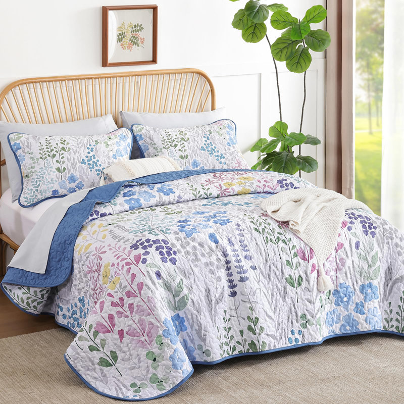 3-Piece Floral Quilt Set Soft Cozy Microfiber Lightweight All-Season Bedspread Coverlet, King Quilt + 2 Pillowcases, Blue