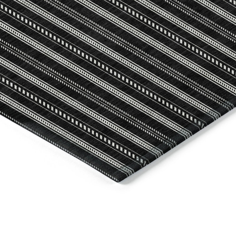 Tapis intérieur lavable rayé noir 5 pi x 8 pi
