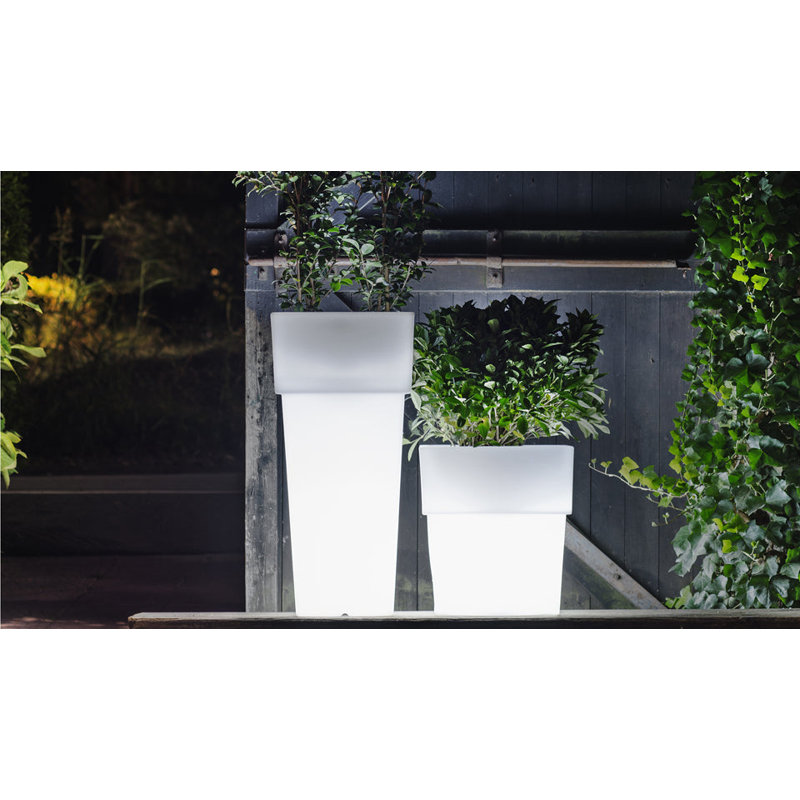 Torre Planter, 28" H x 15" W x 15" D