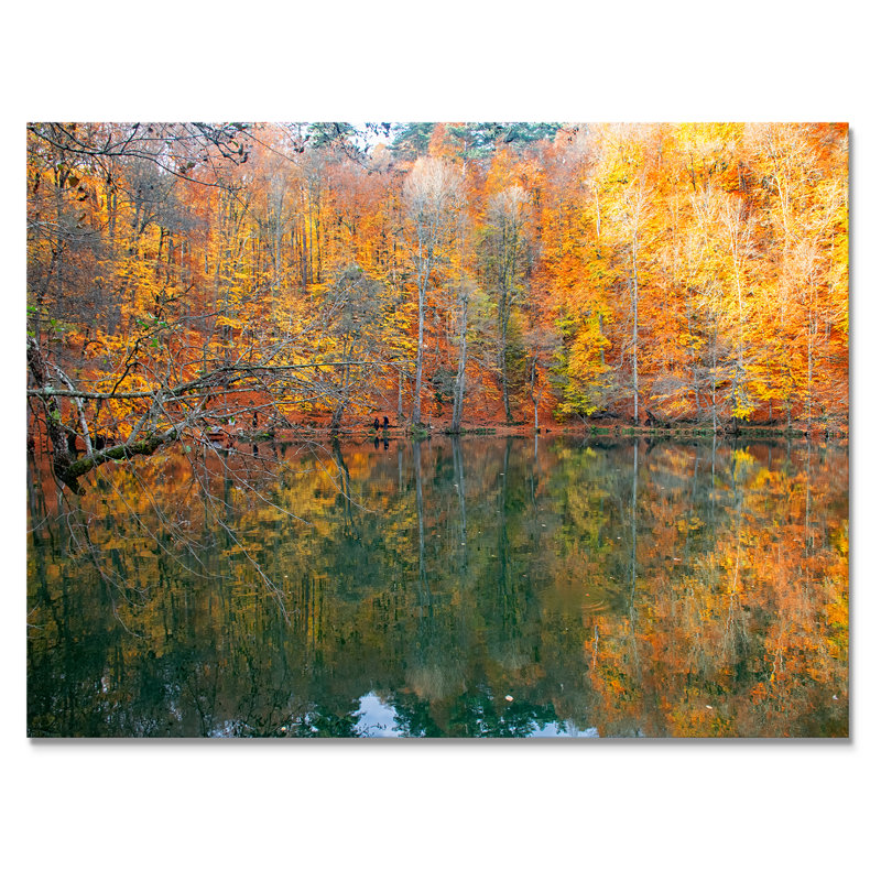 Automne, feuilles colorées sur un lac - reproduction d'art sur toile traditionnelle, Toile tendue, H 12 po x l 20 po x P 1 po