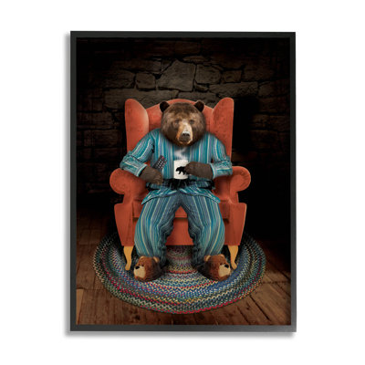 «Bed Time Bear Relaxing Portrait», estampe numérique par John Hovenstine