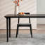 Choix simple et classique de table de salle à manger-108071177-108071173