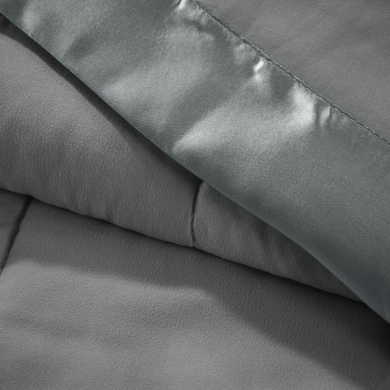 Couverture en polyester à évacuation de l'humidité pour un confort toutes saisons