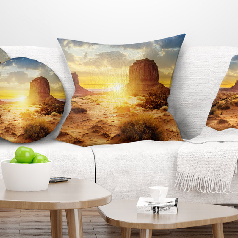 Coussin imprimé Monument Valley at Sunset, 16 po x 16 po, Coussin décoratif