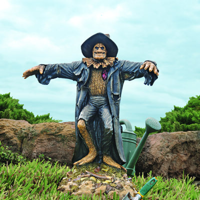 Statue épouvantail de la récolte de l’ennemi