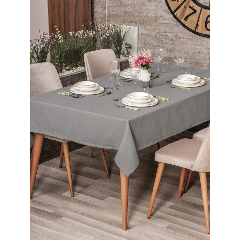 Nappe élégante grise, 61,0 po x 63,0 po | 100% polyester, lavable à la machine, repassage à basse température | Parfait pour la salle à manger, les mariages et les événements spéciaux | Conception résistante aux taches et durable