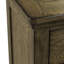 Ensemble de très grand lit à panneaux, commode et miroir, commode et table de chevet Gertraute-109423056