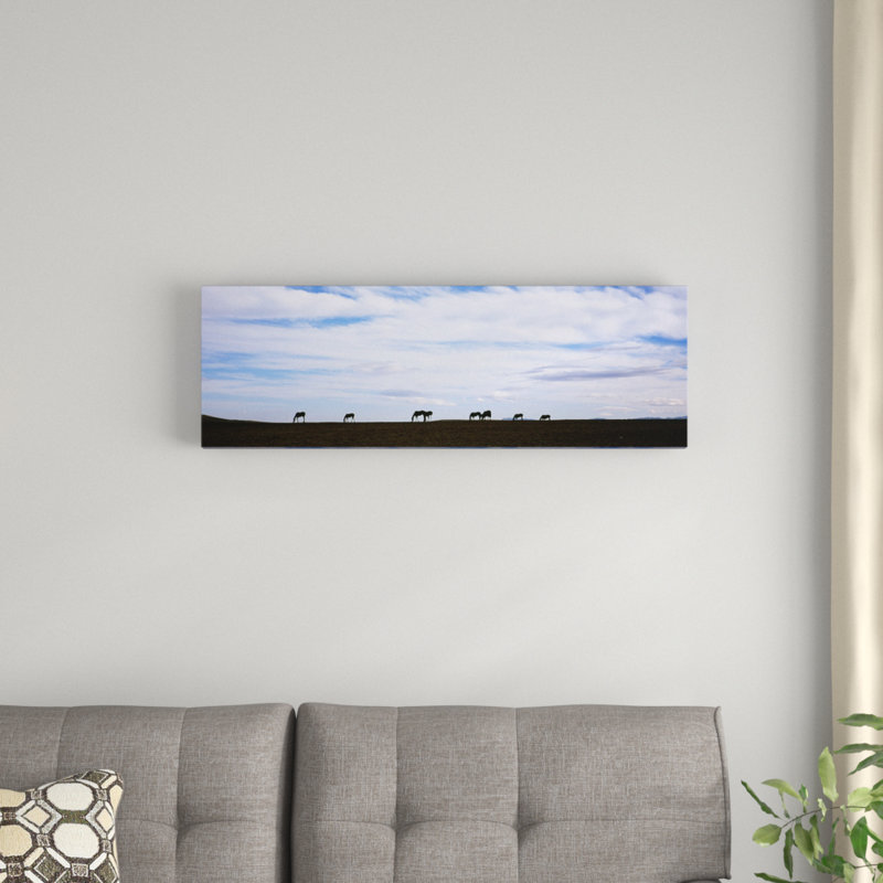 «Silhouette of Horses in a Field, Montana», reproduction de photo sur toile tendue, H 12 po x l 36 po x P 1,5 po