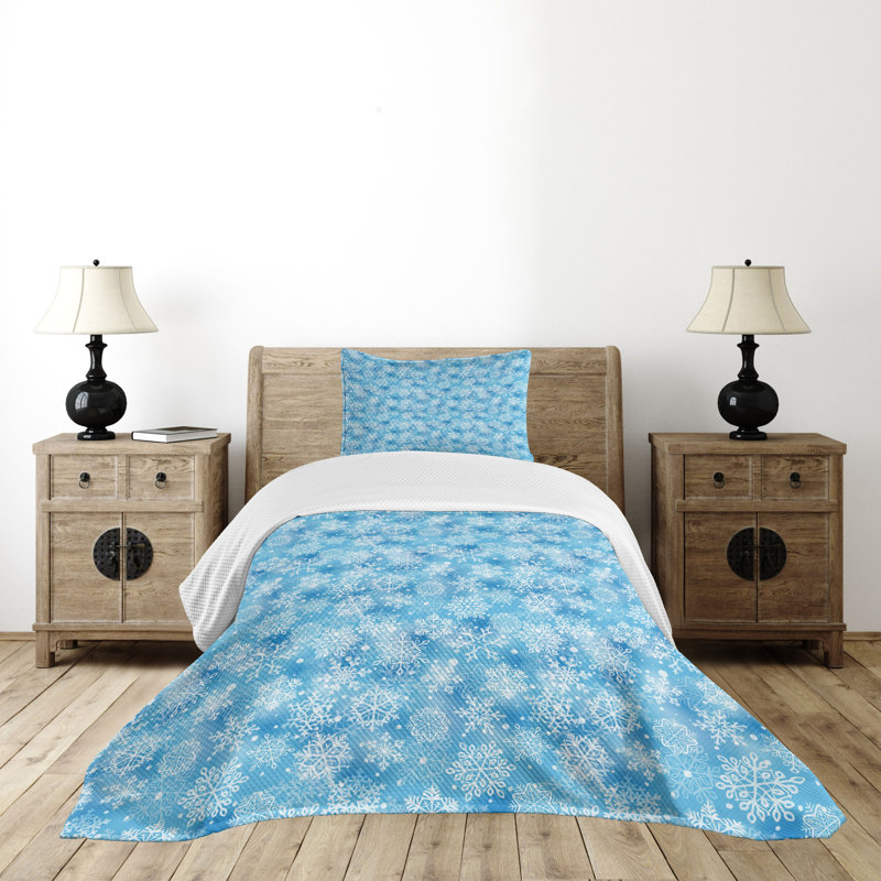 Ambesonne Ambesonne Snowflake Bedspread Set Pattern of Winter Pale Blue White