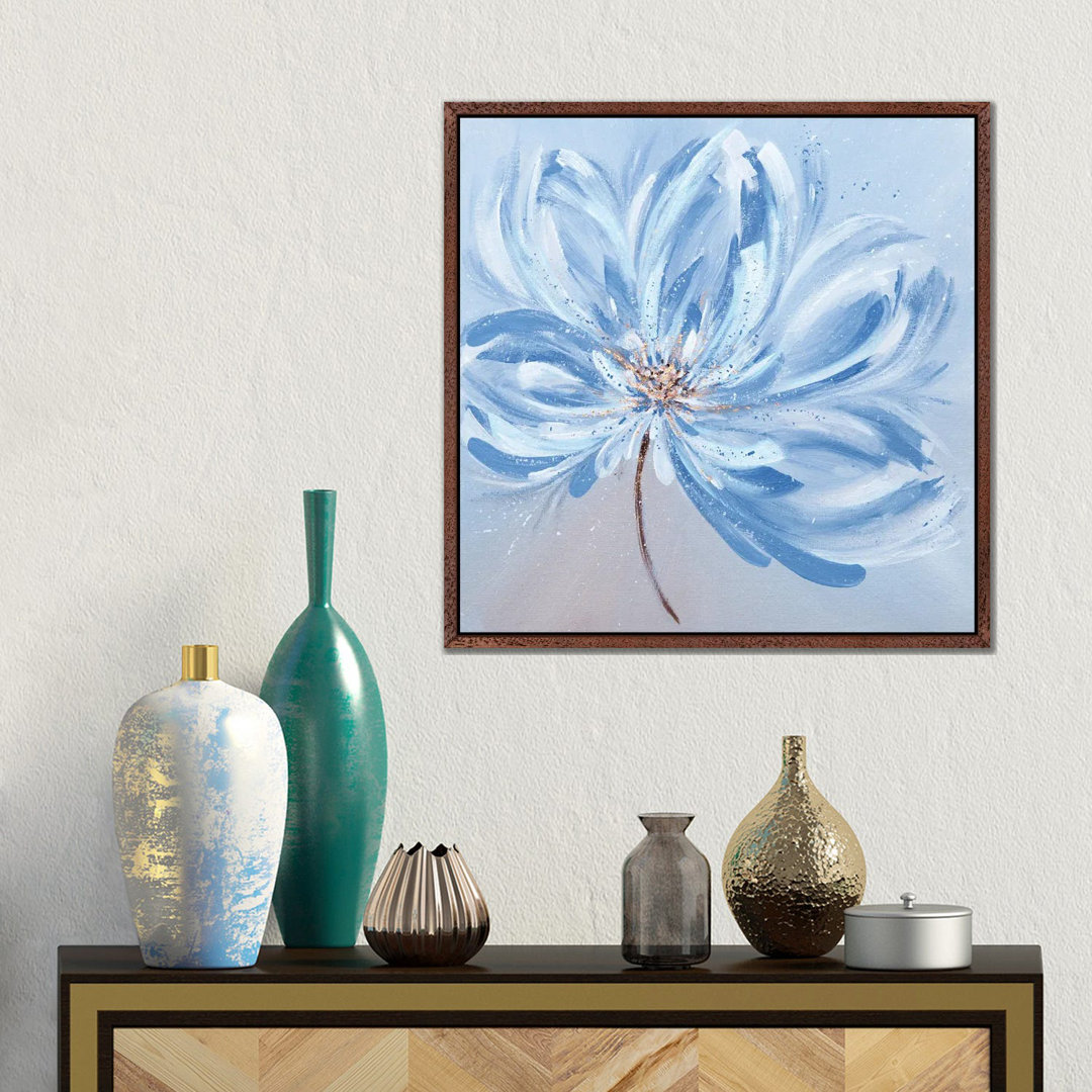 Dekorative Blume von Leena Amelina - Galerie-verpackte Leinwand Giclée auf Leinwand