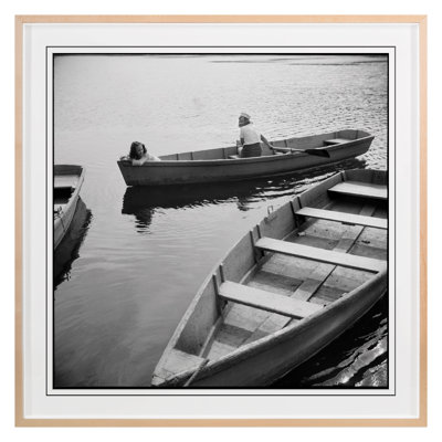«Girls in a Boat» par Grand archives - Reproduction d'un seul cadre photo sur papier