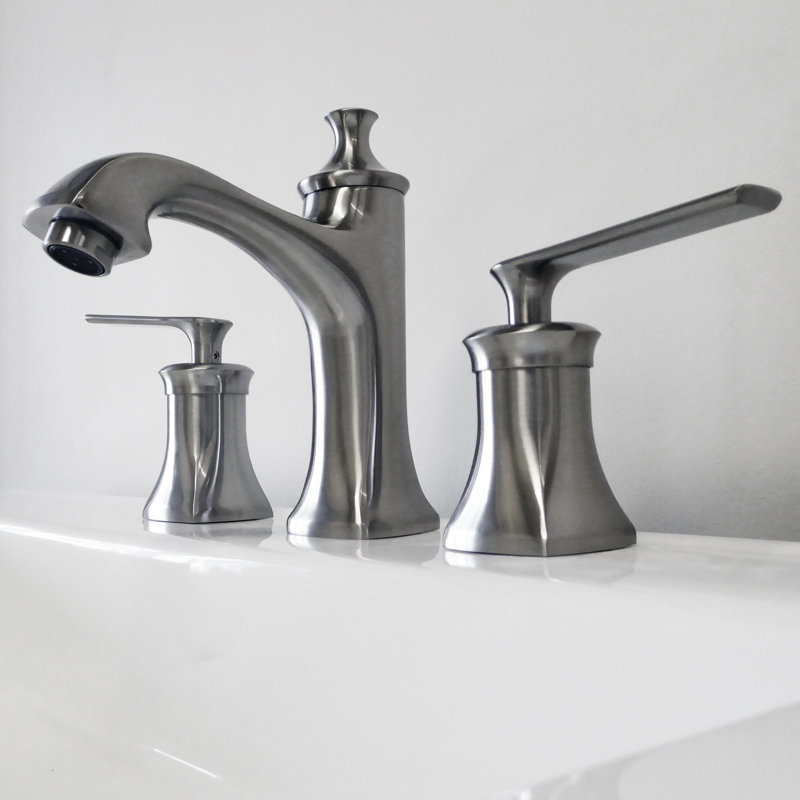 Robinet de salle de bain espacé avec ensemble de drain