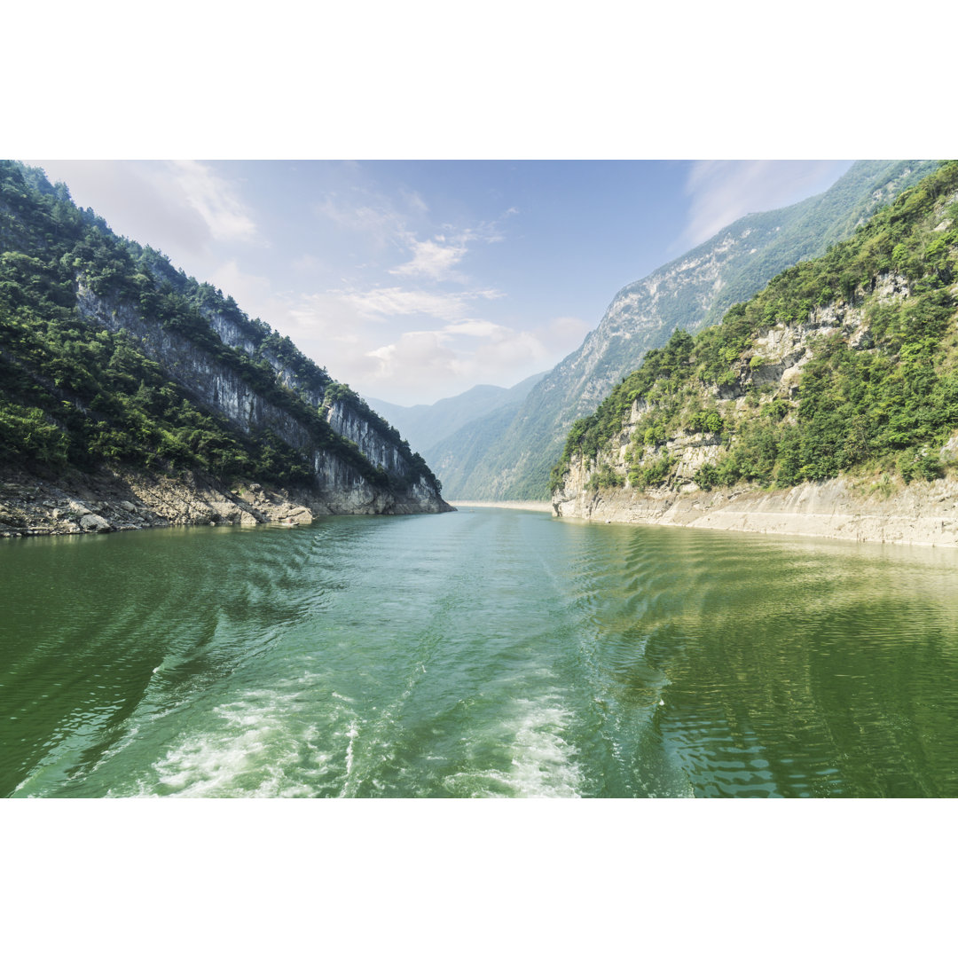 Der Yangtze-Fluss in Hubei von Zyxeos - Leinwandbild