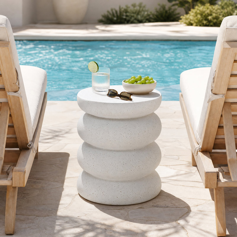 Table d'appoint moderne MGO de 40 cm (15,8 po) avec un design en couches de galets empilés