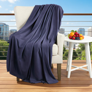 Grey Extra-large Wool Blanket. Made Of Ultra-soft, Lightweight, And Breathable Fleece Fabric. Low Shedding, Luxurious And Comfortable. Suitable For All Seasons And Machine Washable. Can Be Used As A Sofa Blanket Or A Practical Lightweight Rug.