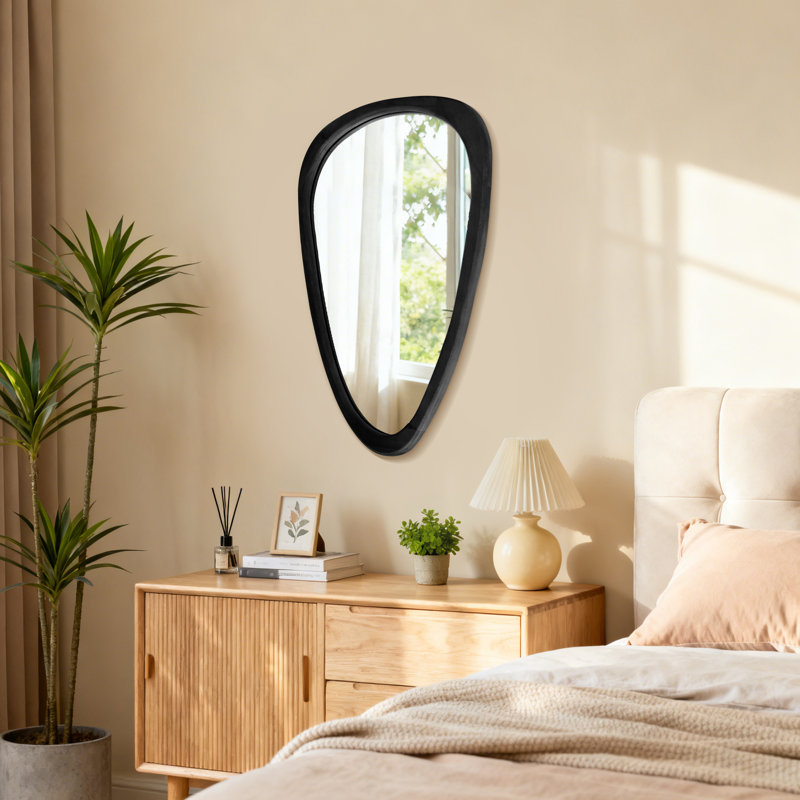 Miroir mural irrégulier à cadre en bois naturel, conception asymétrique unique, Noir, noir, noir, noir, 30 po x 20 po