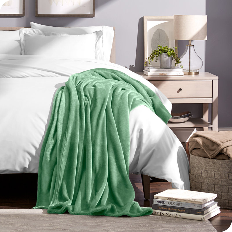 Meadow Luxe Twin/Twin XL Reversible Fleece & Wool Throw