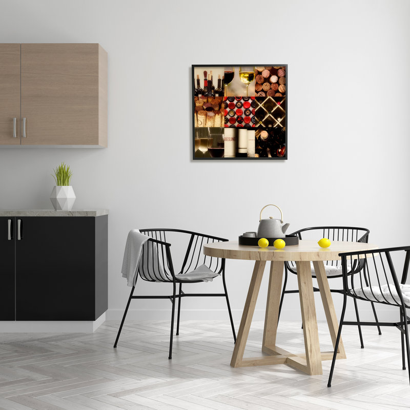 «Wine Lovers Collage Vintage Bottles» par Gail Peck - photographie, H 24 po x l 24 po x P 1,5 po, Giclée encadrée noir minuit