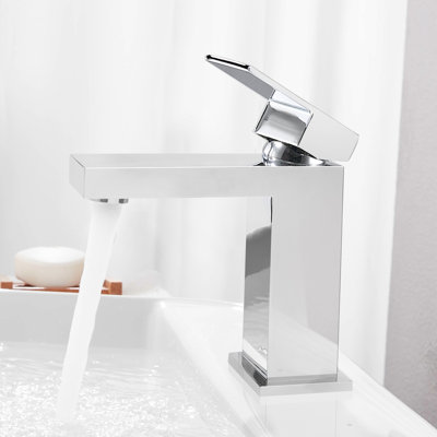 Robinet de lavabo pour salle de bain à poignée simple en nickel brossé, conception carrée, économiseur d'eau, doux au toucher, résistant aux fuites et à la corrosion en laiton massif, facile à nettoyer