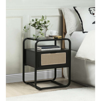 Élégante table à cadre en métal avec plateau en verre trempé et table de chevet moderne avec rangement