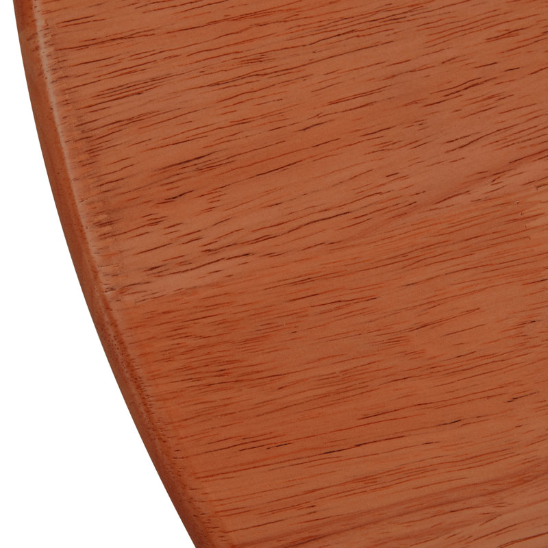 Une table basse en bois rouge foncé naturelle et élégante avec des décorations en rotin artificiel, parfaite pour un salon à la mode et un thé confortable