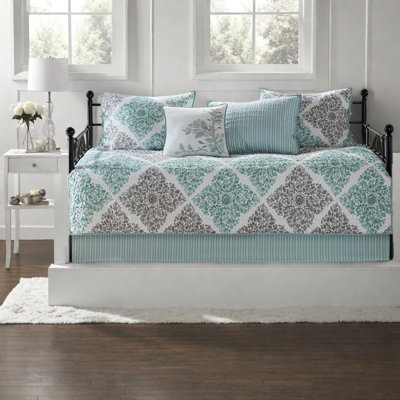 Reversible 6 Piece Bedding Sets, Cotton Filled Modern Guest Room