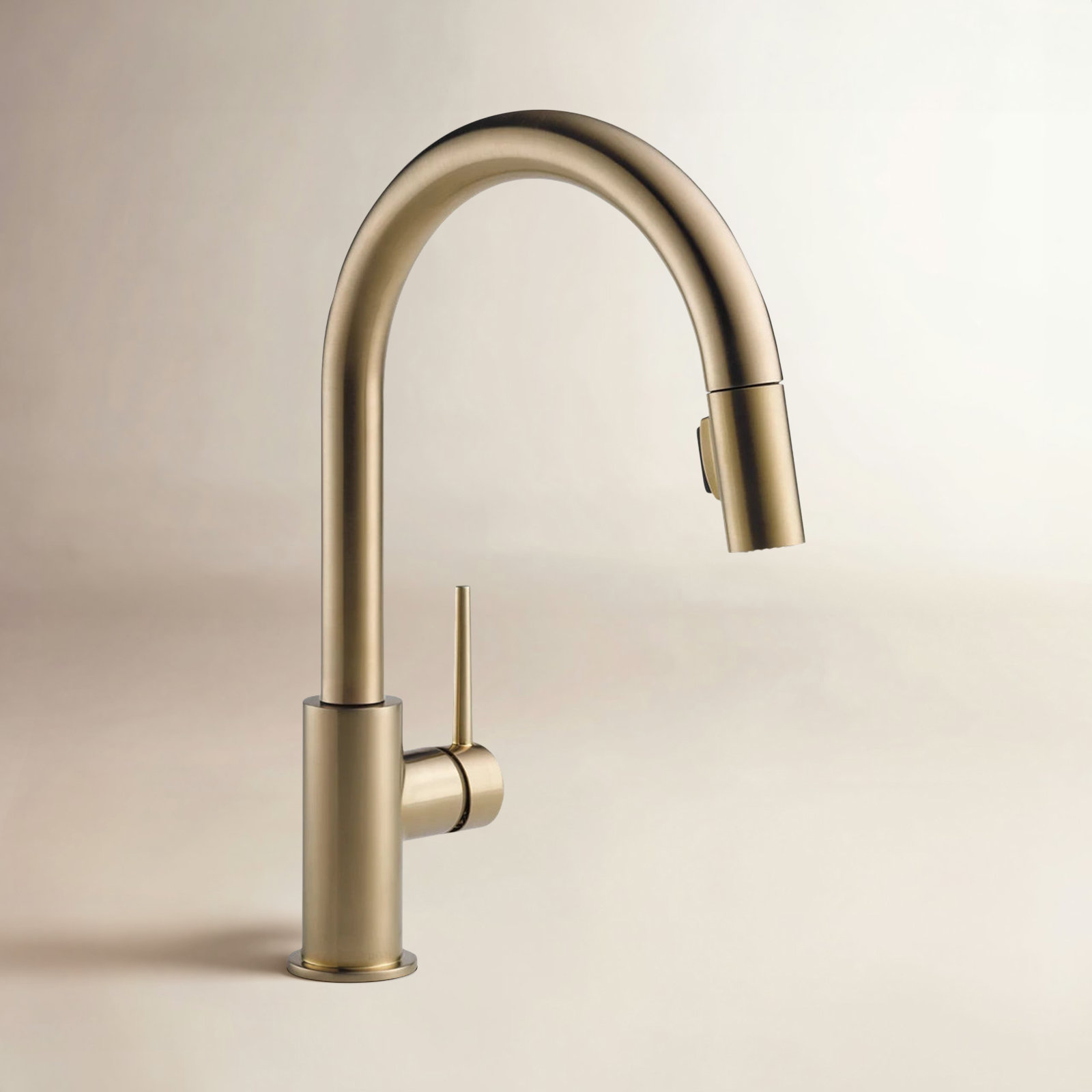 Delta Trinsic Pull Down Sprayer Kitchen Sink Faucet, Single Handle Kitchen Faucet, Champagne Bronze