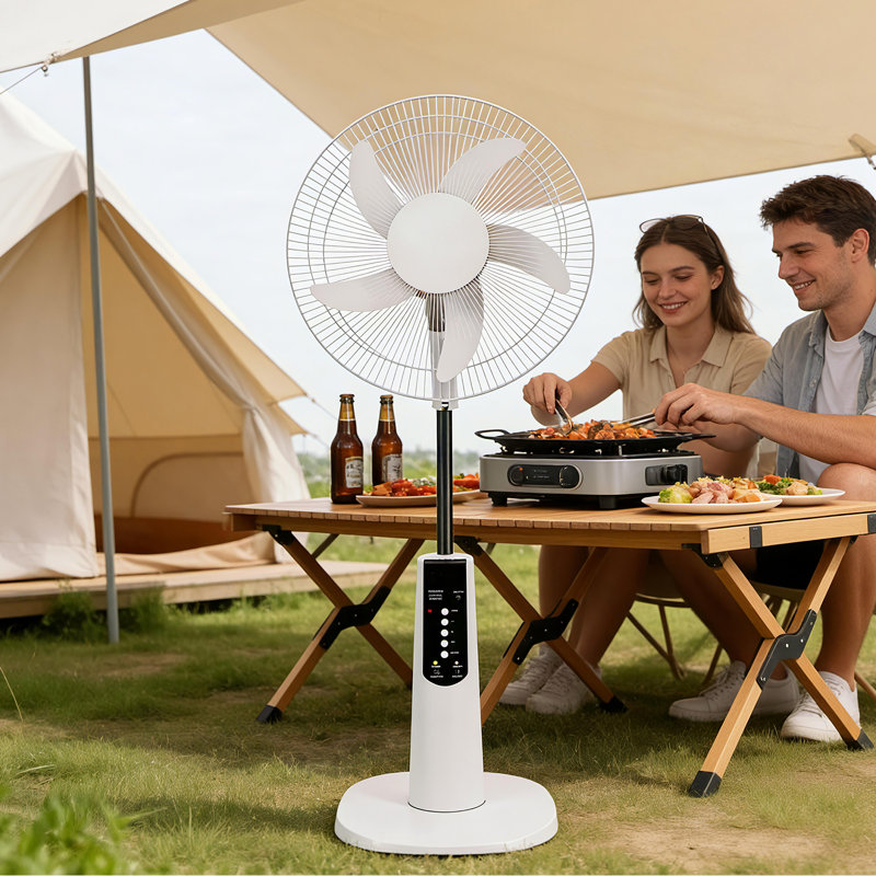 Ventilateur sur pied solaire 16 vitesses à 5 vitesses, ventilateur sur pied oscillant rechargeable avec lumière DEL et port de charge USB, ventilateur portatif pour patio, véhicule récréatif et maison d'urgence