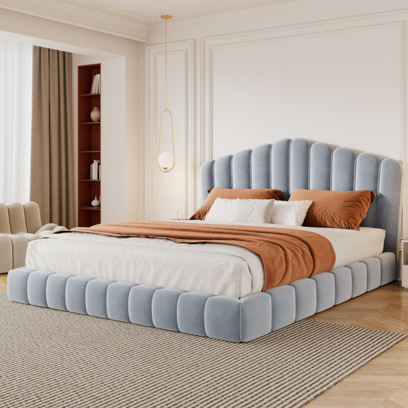 Lit tapissier Prylor Cloudy avec tête de lit en velours et structure robuste, Bleu clair