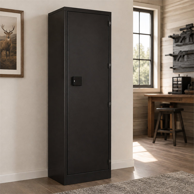 Coffre-fort numérique de grande taille (132 cm H) pour 6 à 8 armes, avec serrure à clé et code, 3 emplacements pour munitions et 2 supports réglables pour un accès rapide aux fusils et aux pistolets.