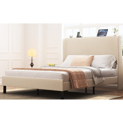 Base de lit double beige avec tête de lit à chargement, bruit, lattes en métal, fonctionnement sans sommier requis, revêtement en velours, installation facile à la station, nécessaire